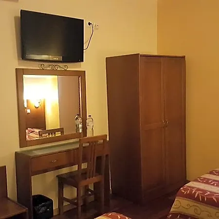 Grande Pensao Residencial Alcobia Otel