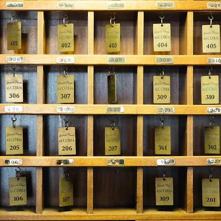 Grande Pensao Residencial Alcobia *