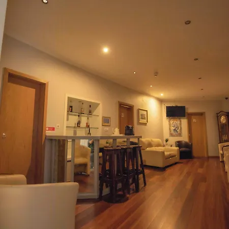 Grande Pensao Residencial Alcobia *